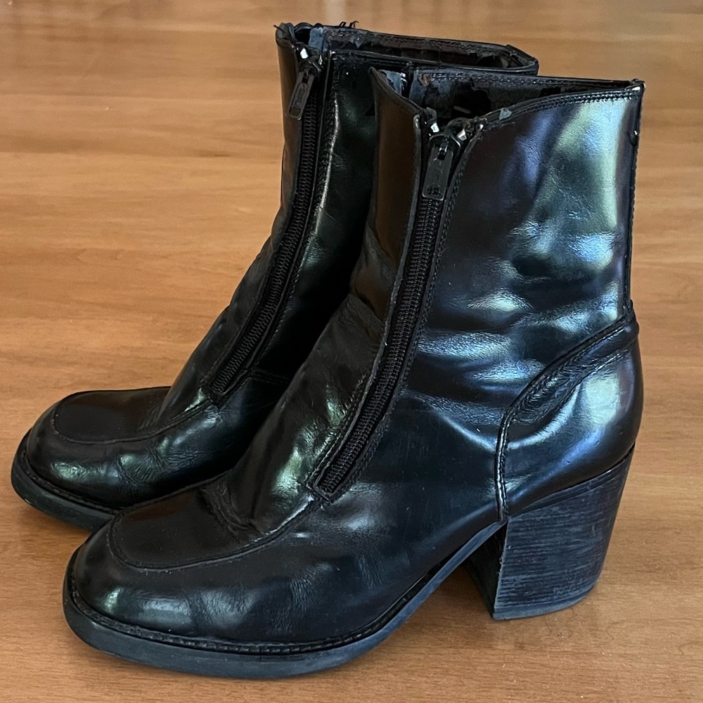 Vintage women’s boots with double-zipper in front and a bit of heel